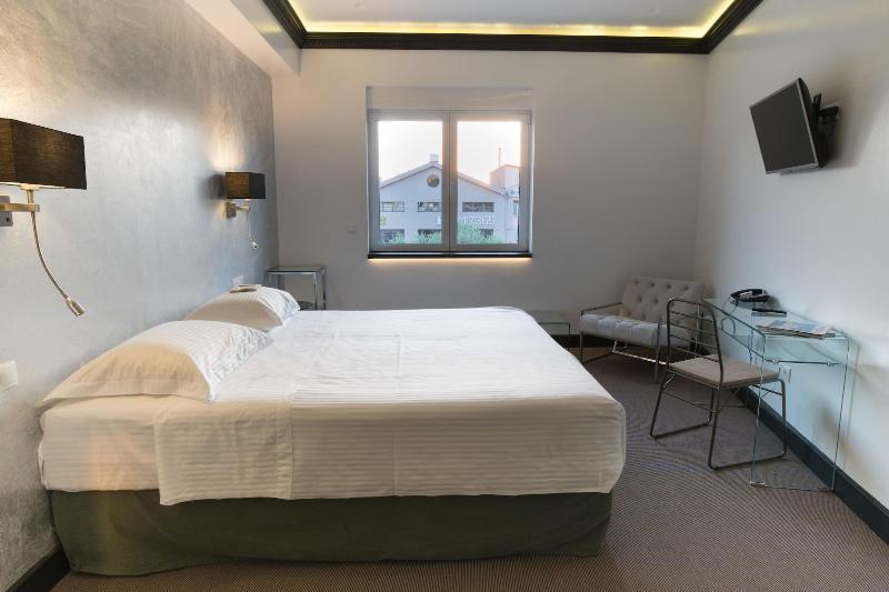 Andromeda Downtown Suites เอเธนส์ ภายนอก รูปภาพ