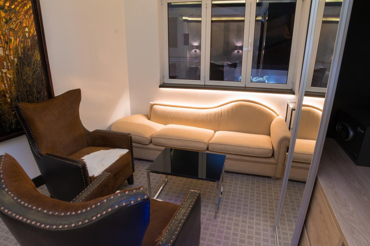 Andromeda Downtown Suites เอเธนส์ ภายนอก รูปภาพ