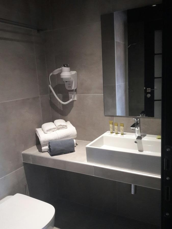 Andromeda Downtown Suites เอเธนส์ ภายนอก รูปภาพ