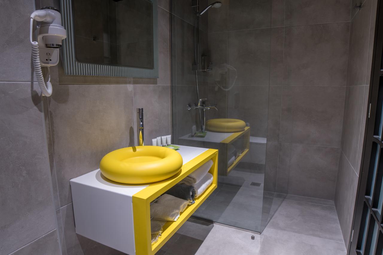 Andromeda Downtown Suites เอเธนส์ ภายนอก รูปภาพ