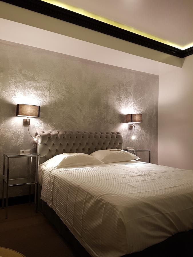 Andromeda Downtown Suites เอเธนส์ ภายนอก รูปภาพ